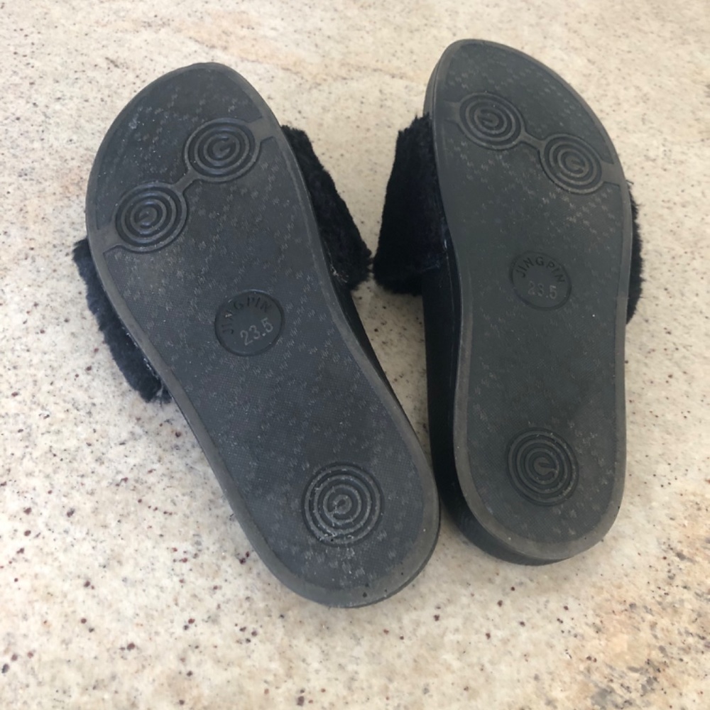 PJ Salvage Skull Faux Fur Slipper Slides Black W/ White Skulls - Picture 7 of 9